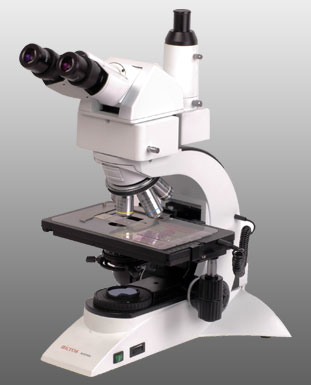 Microscope de recherche et laboratoire