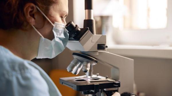 Comment Bien Choisir un Microscope Optique ? 